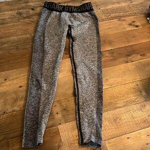GYMSHARK Gray and Black LEGGINGs Small